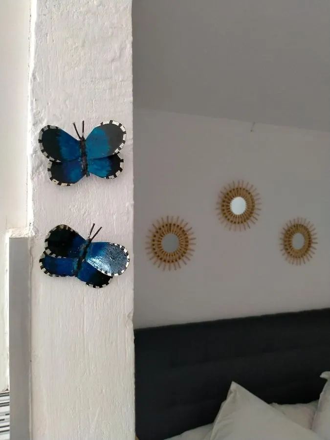 Blue Butterflies Studio إمبوريابرافا 0*,